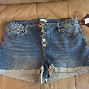 NWT 20W AVA&VIV BLUE JEAN SHORTS
